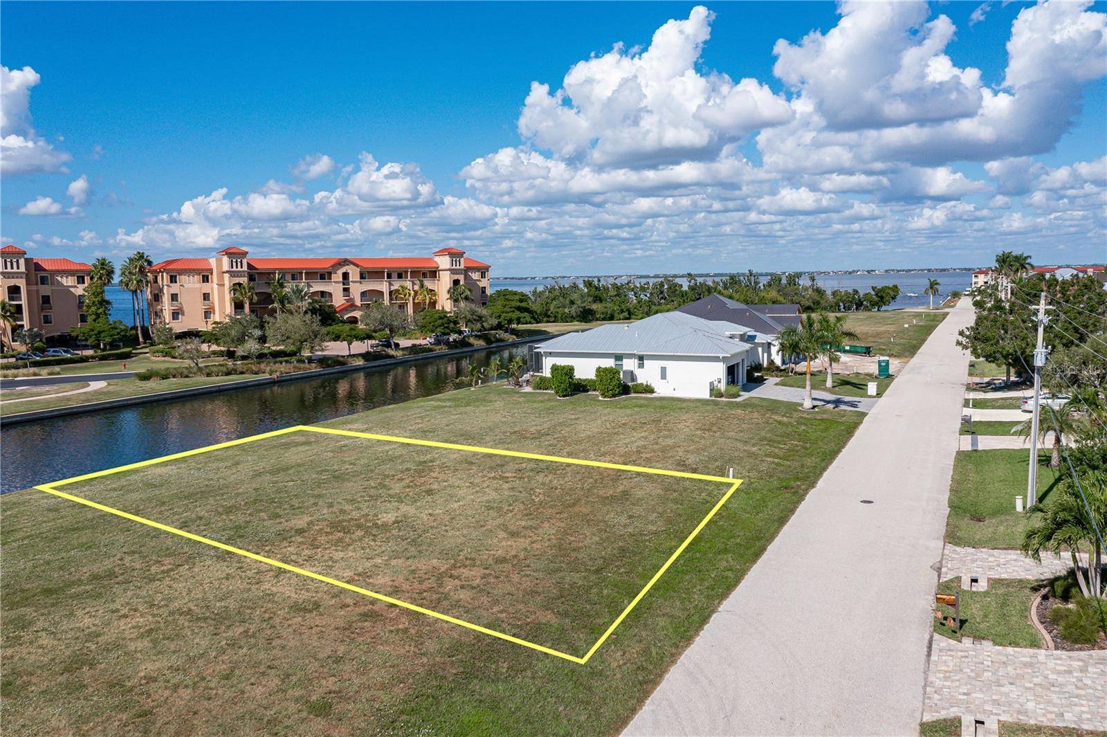 Punta Gorda, FL 33950,83 COLONY POINT DR