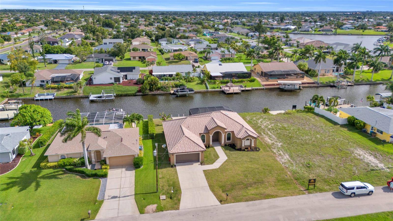 Cape Coral, FL 33904,915 SE 33RD TER