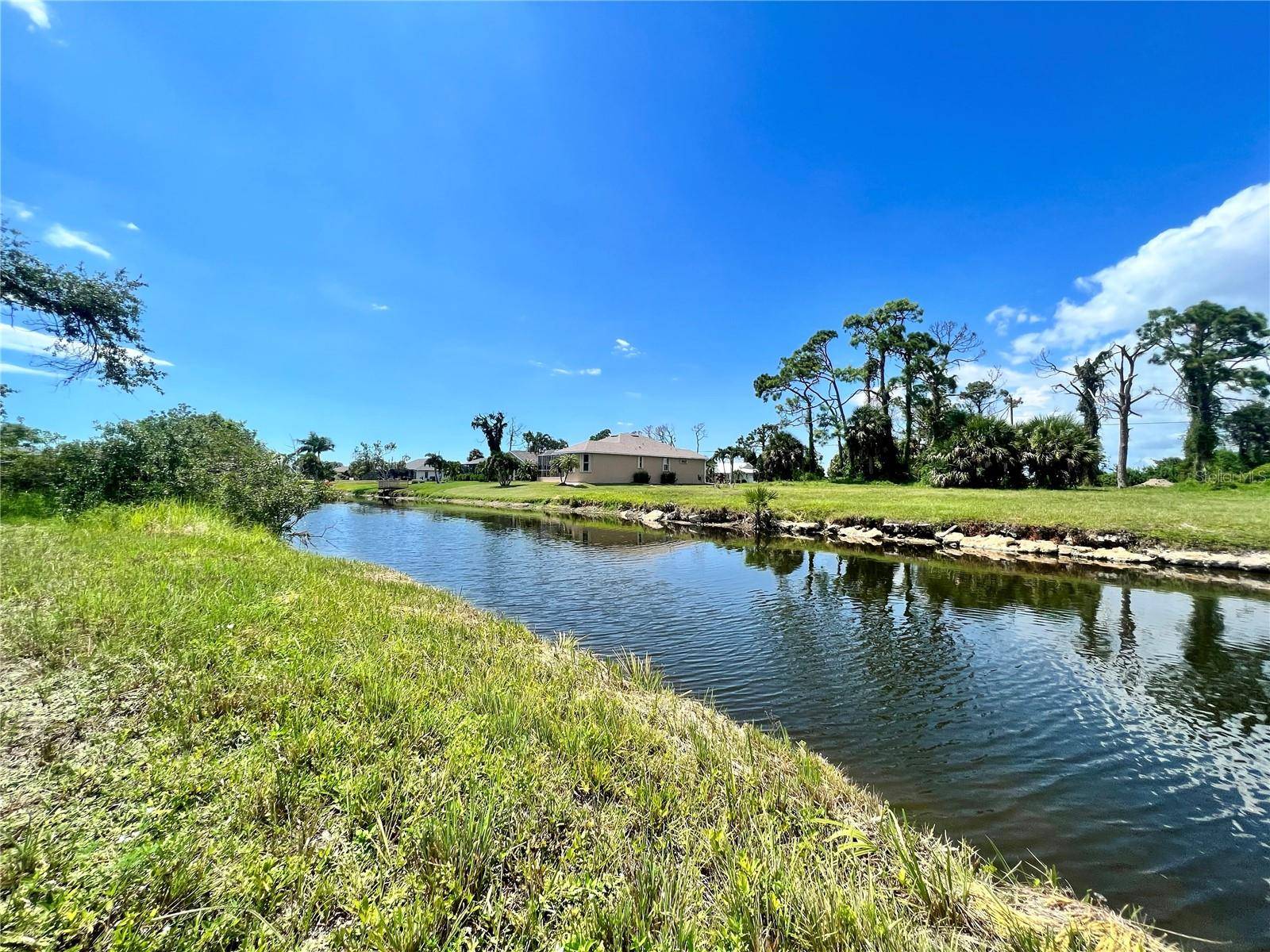 Rotonda West, FL 33947,76 MARK TWAIN LN