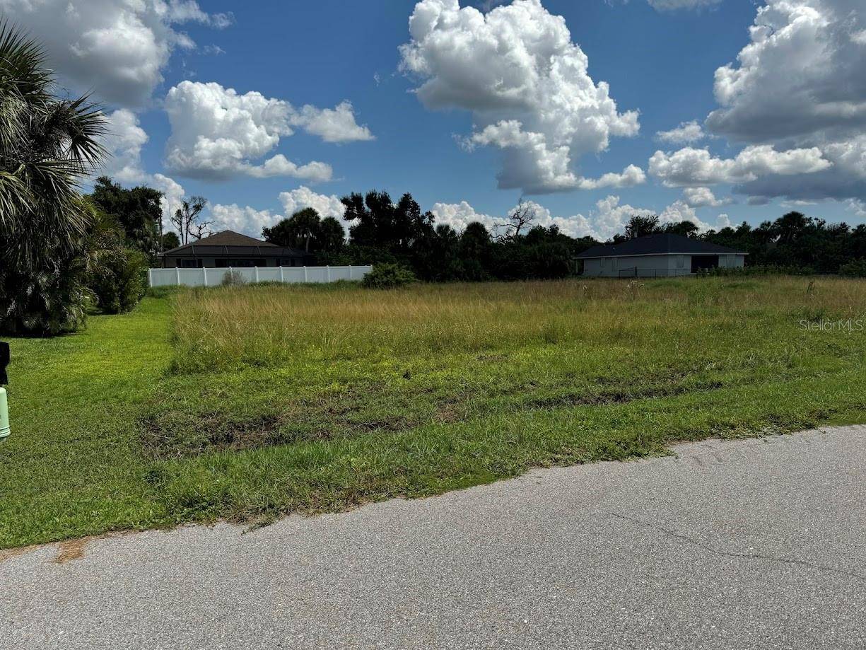 Rotonda West, FL 33947,139 SESAME RD W