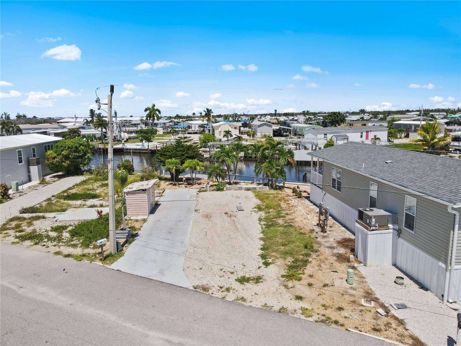 St James City, FL 33956,3832 BLUEBERRY LN