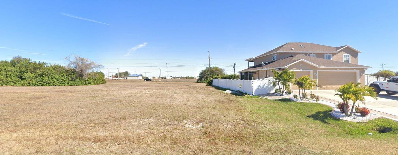 Cape Coral, FL 33909,647 NE 7TH PL