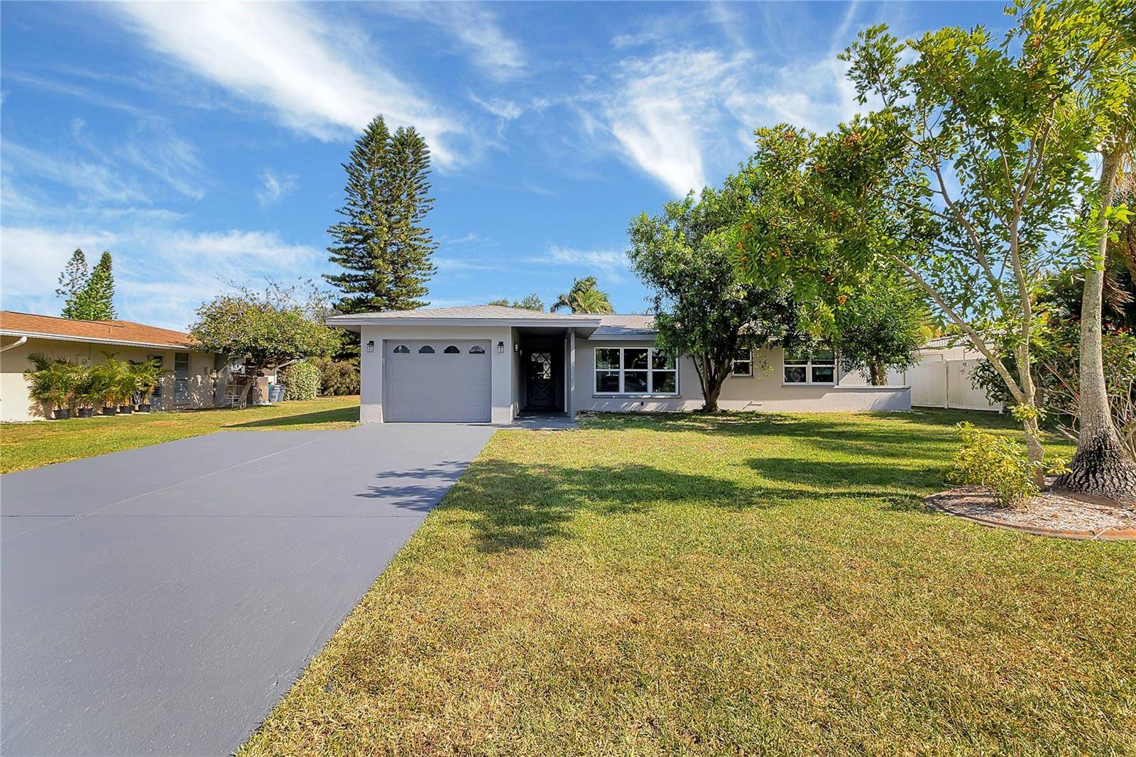 Rotonda West, FL 33947,60 GOLFVIEW RD