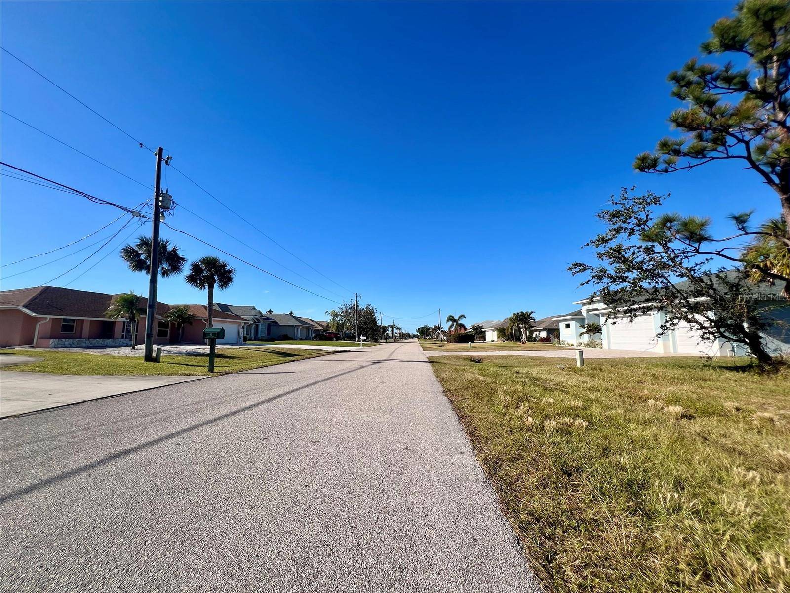 Rotonda West, FL 33947,84 FAIRWAY RD