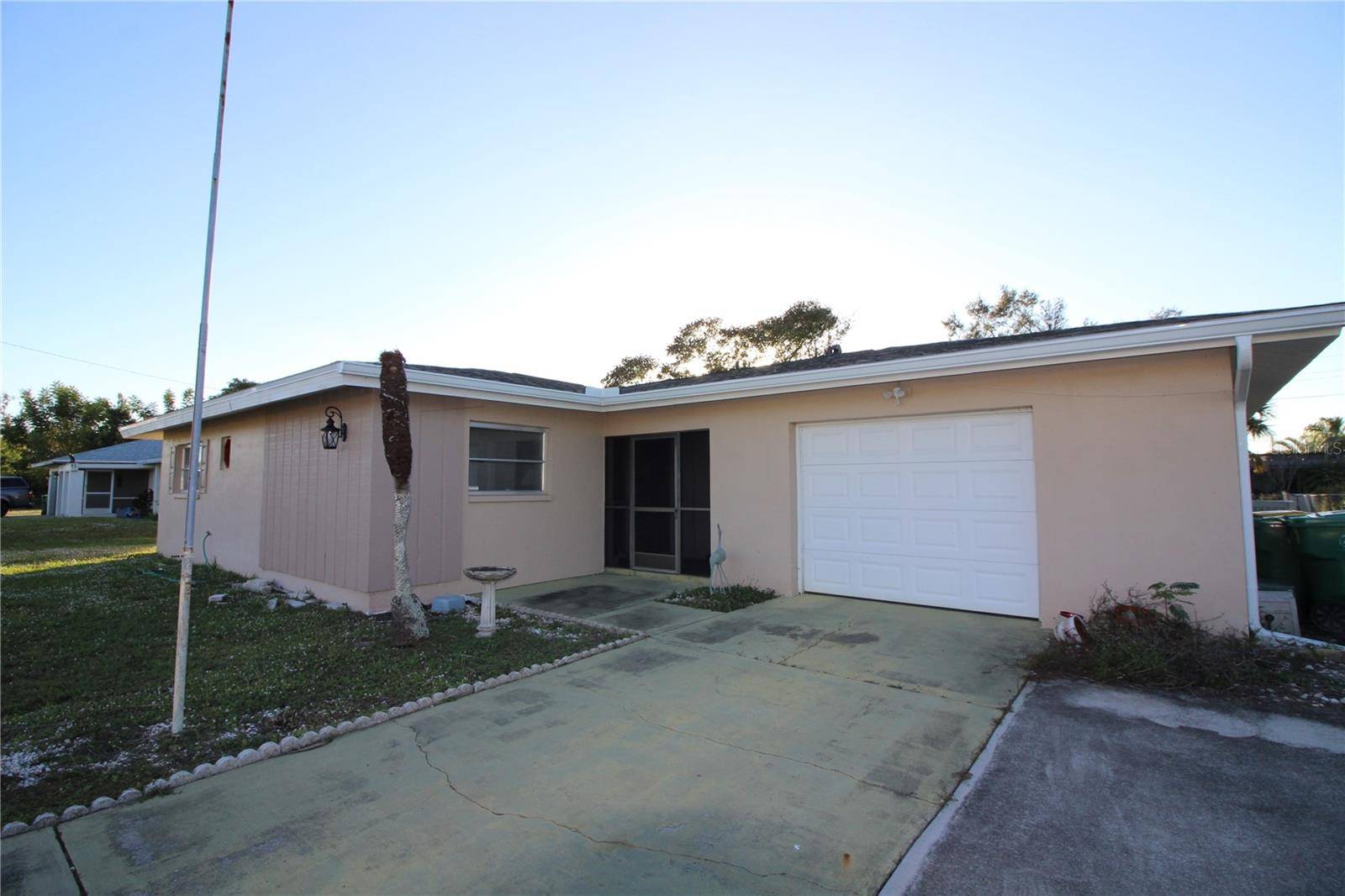 Port Charlotte, FL 33952,308 TIMBRUCE LN NW