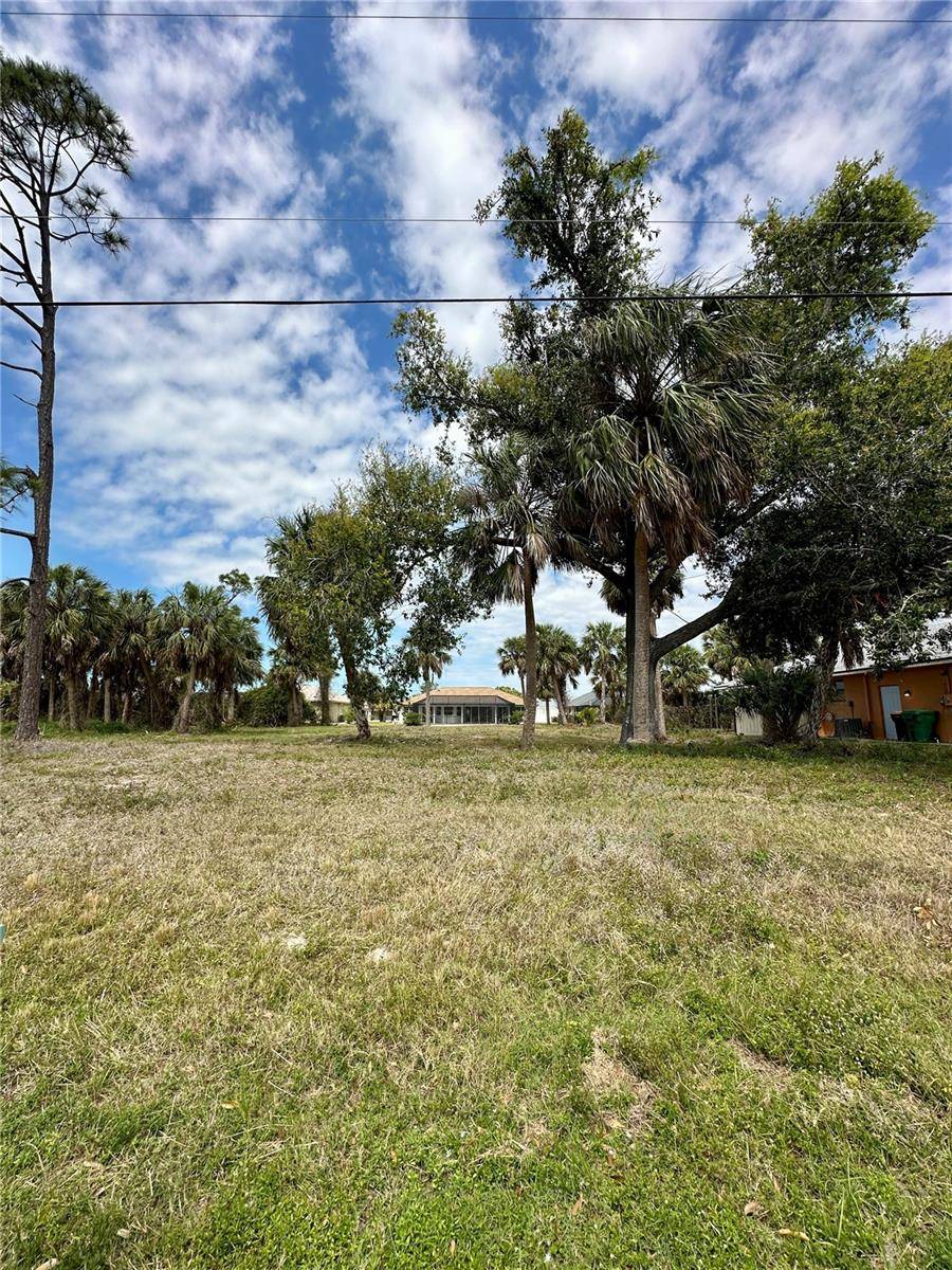Rotonda West, FL 33947,45 LONG MEADOW LN