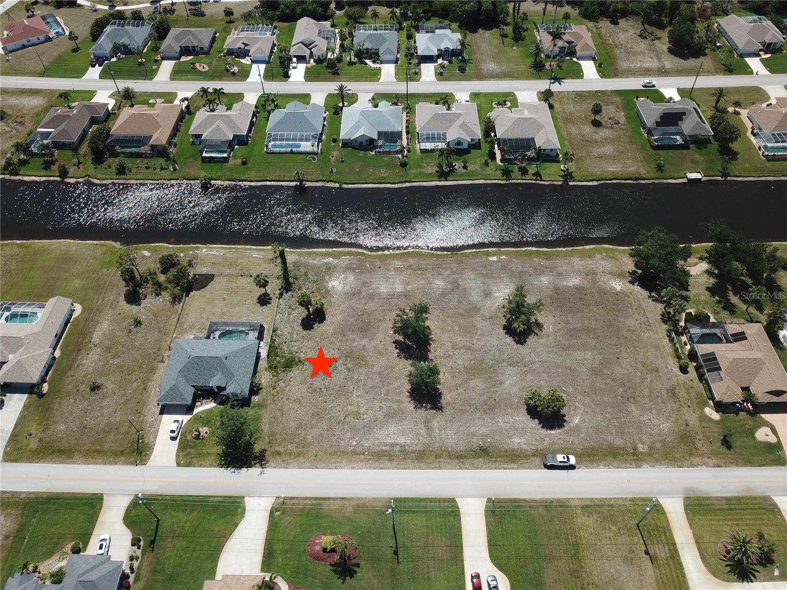 Rotonda West, FL 33947,828 BOUNDARY BLVD