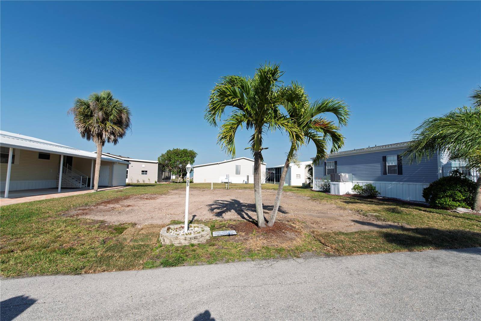 Punta Gorda, FL 33950,35 AMSTERDAM AVE