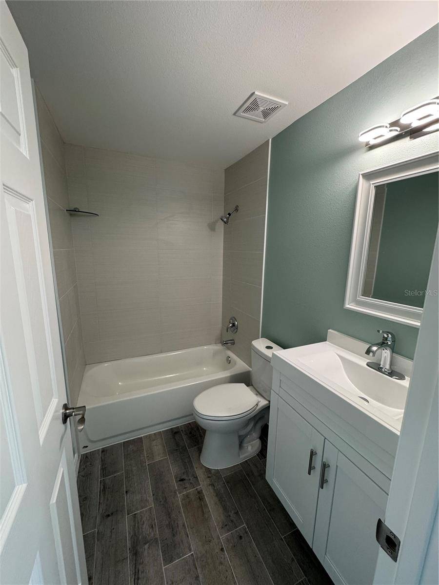 Venice, FL 34285,1258 BARBARA DR #202