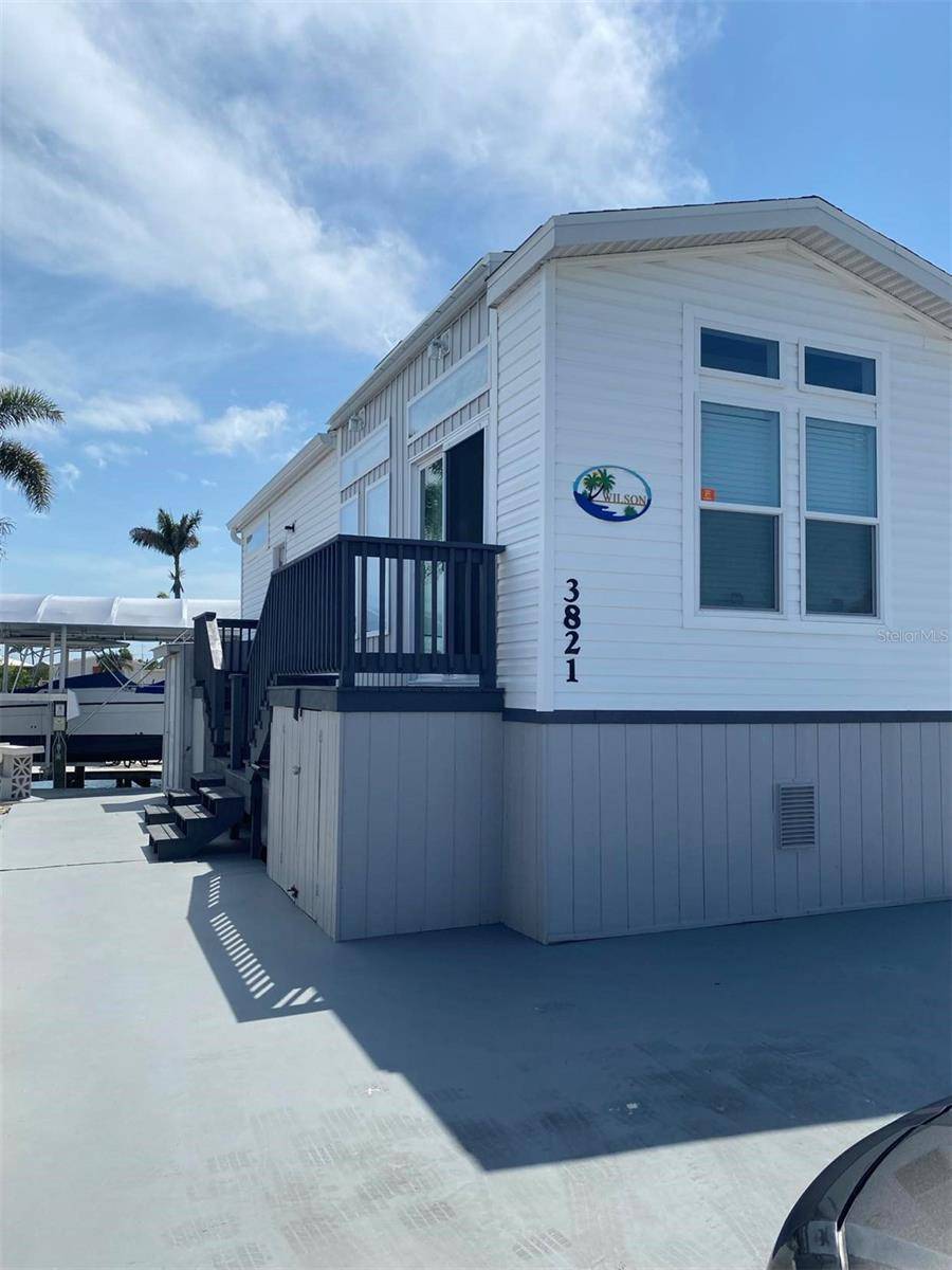 St James City, FL 33956,3821 BLUEBERRY LN