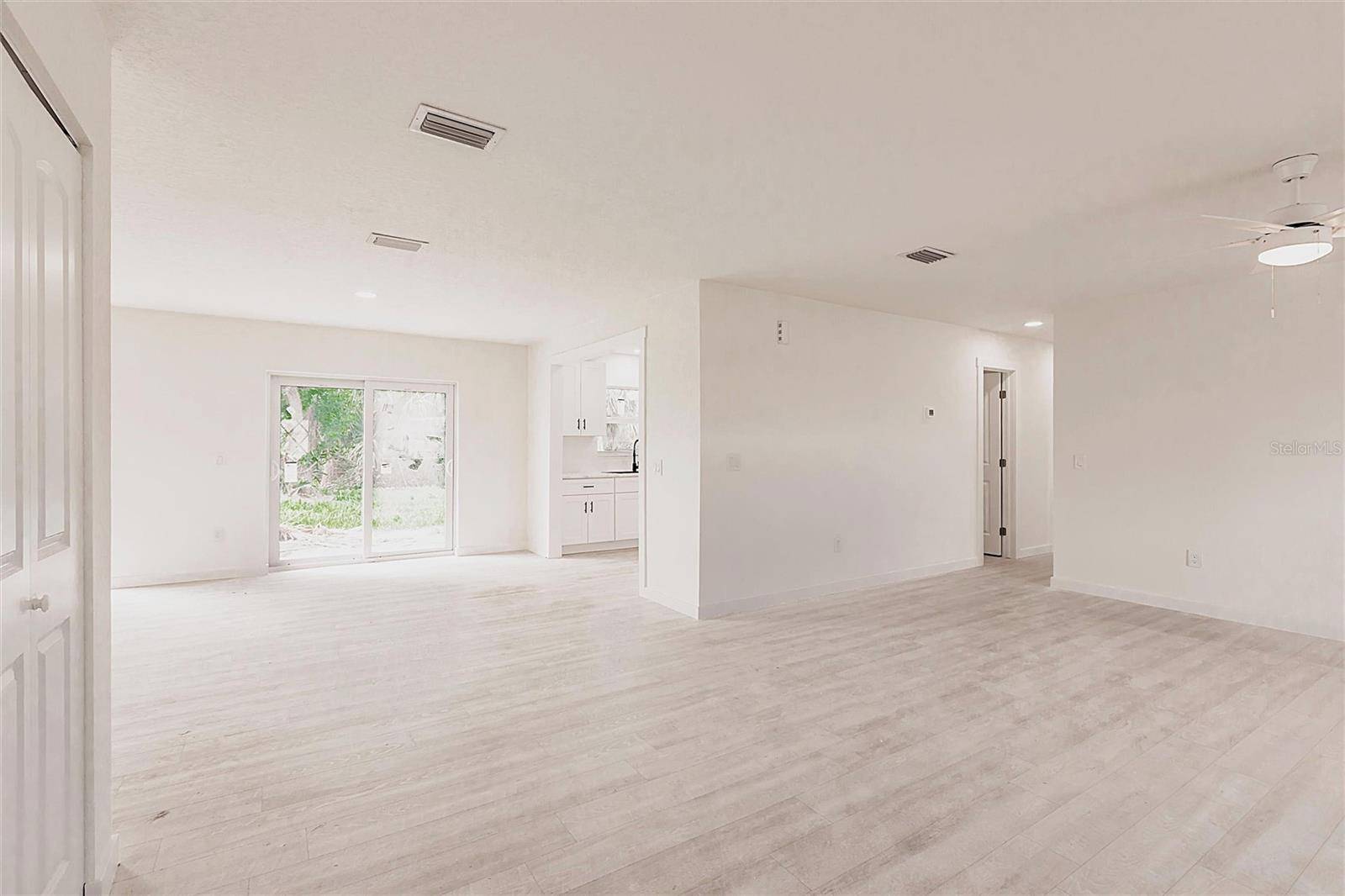 Rotonda West, FL 33947,37 OAKLAND HILLS CT
