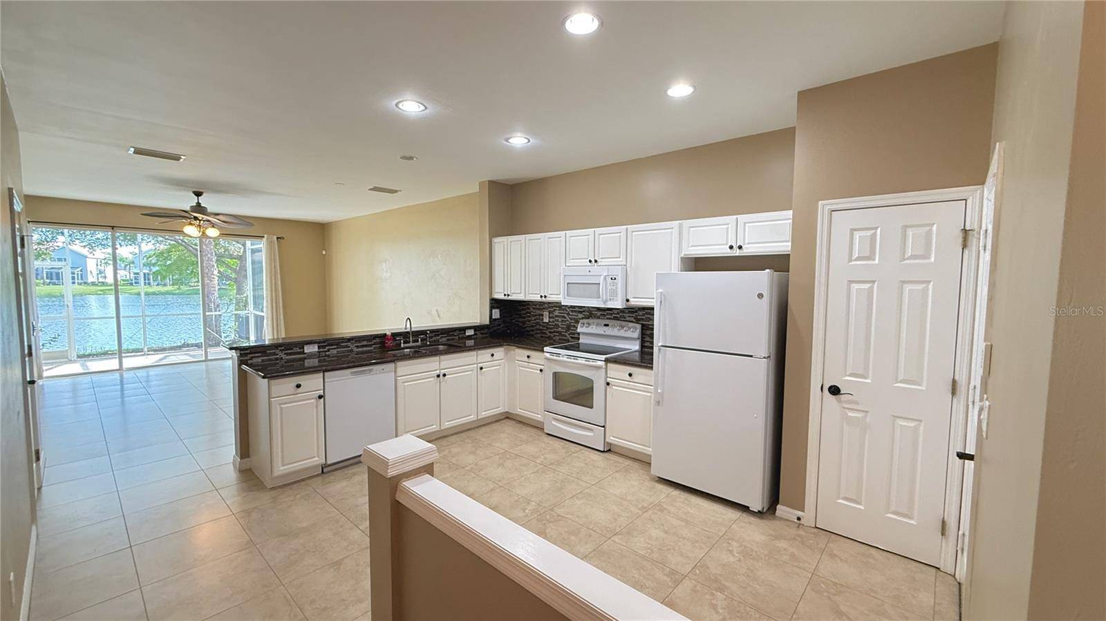 Fort Myers, FL 33919,8431 VILLAGE EDGE CIR #4