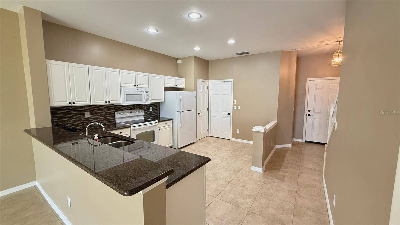 Fort Myers, FL 33919,8431 VILLAGE EDGE CIR #4