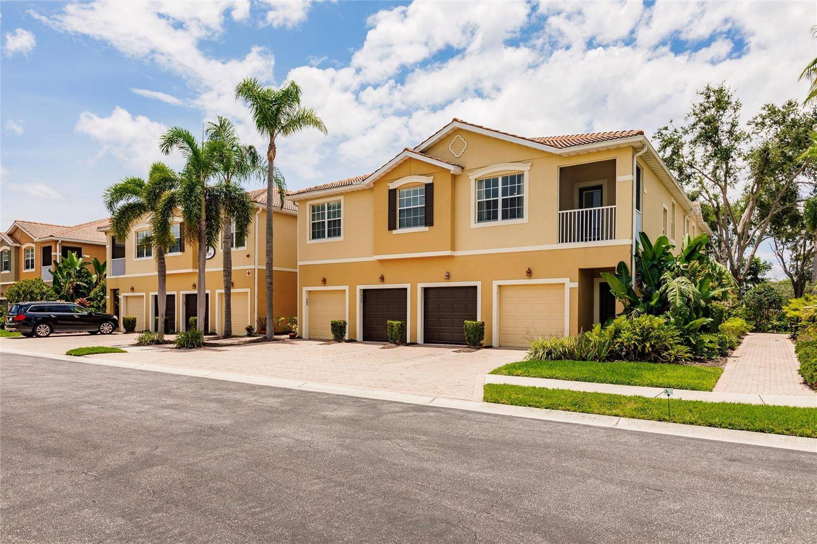 Sarasota, FL 34233,8098 MOONSTONE DR #17-203