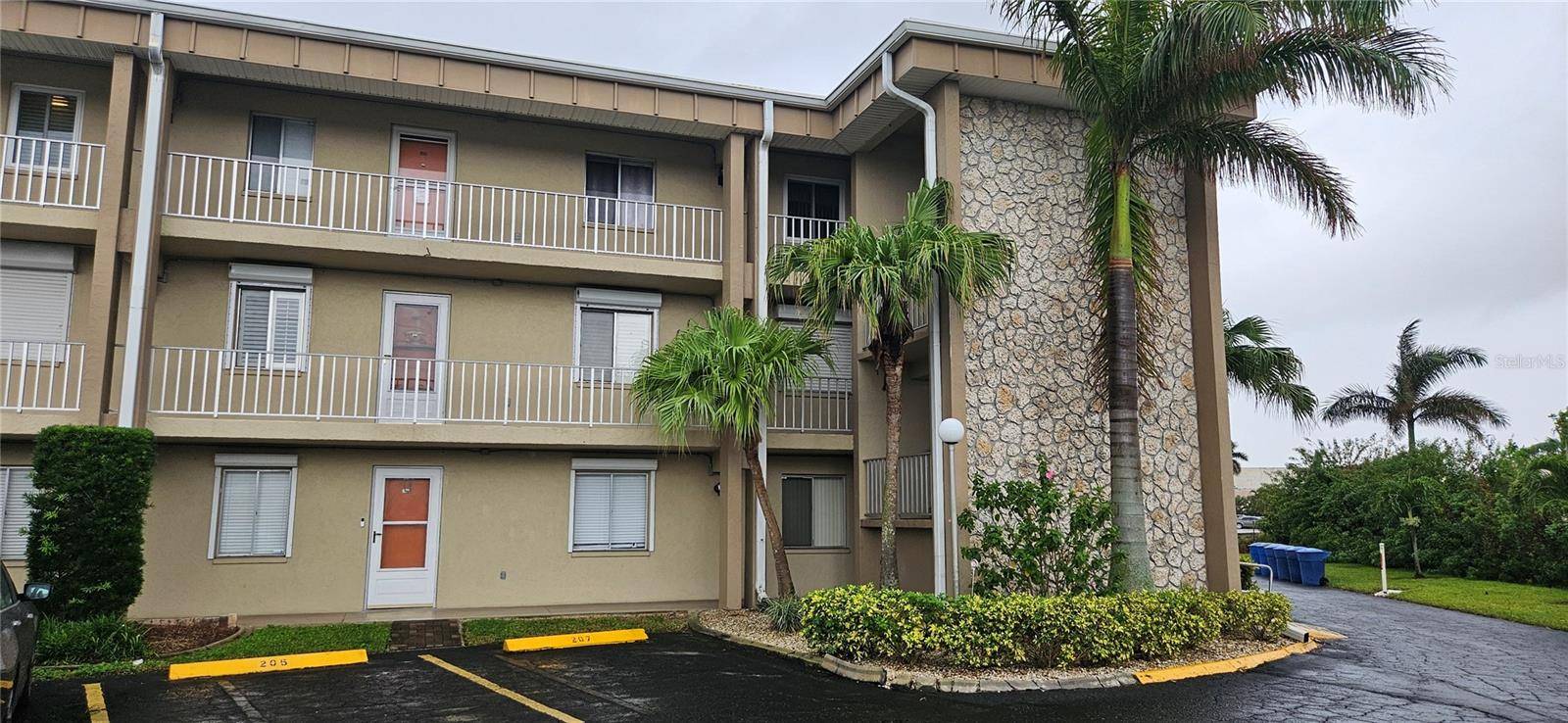 Fort Myers, FL 33901,2244 WINKLER AVE #108