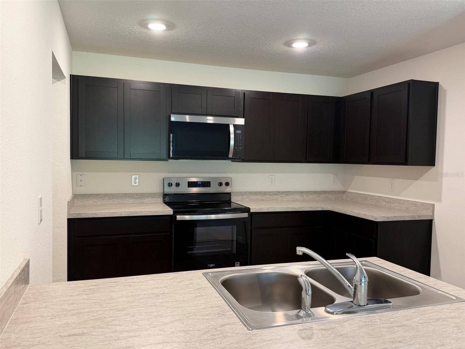 Poinciana, FL 34759,898 HUDSON VALLEY DR