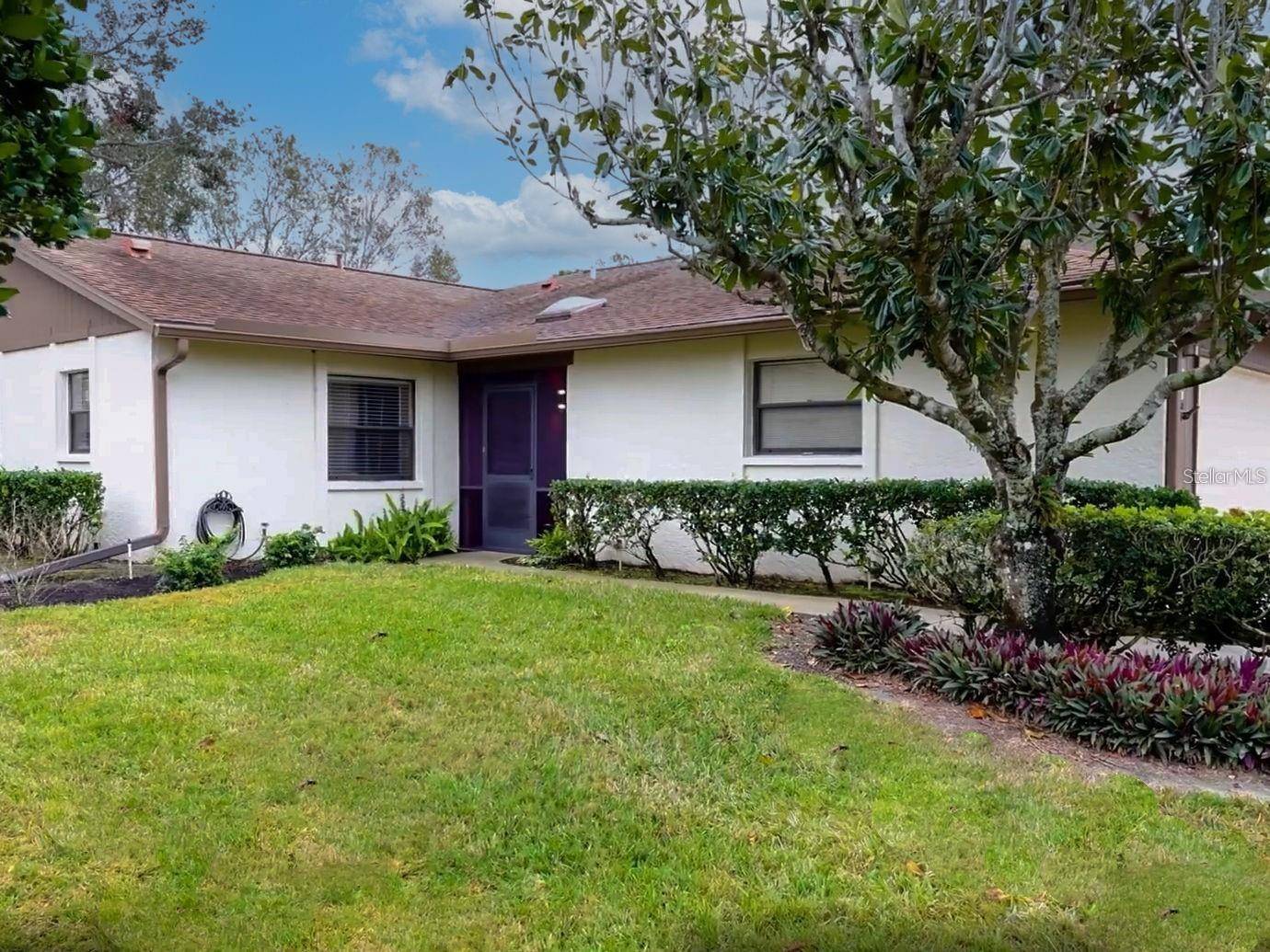 Sarasota, FL 34232,623 OAK HILL CIR #28