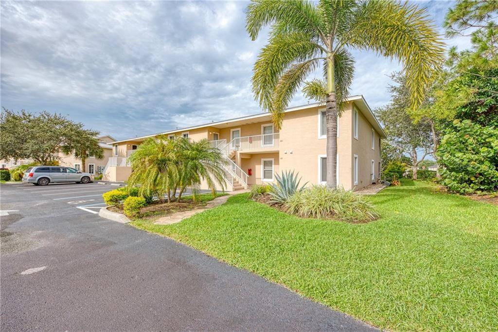 Rotonda West, FL 33947,9500 FIDDLERS GREEN CIR #104