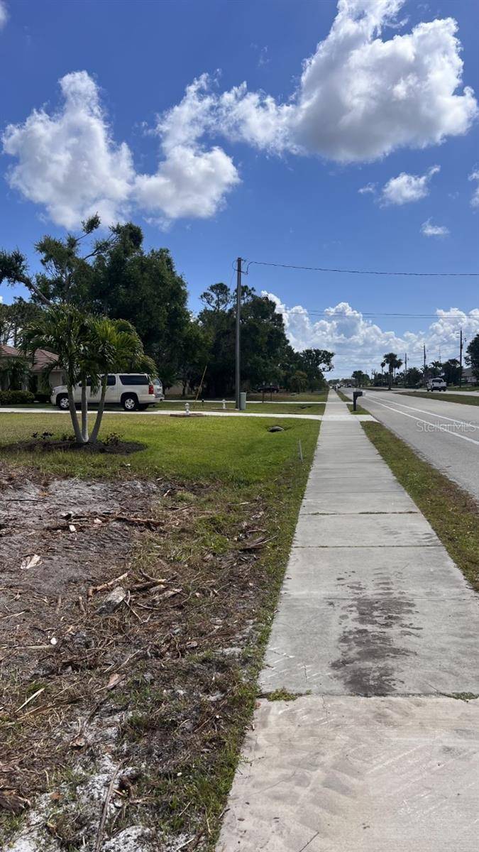 Rotonda West, FL 33947,233 ROTONDA BLVD E