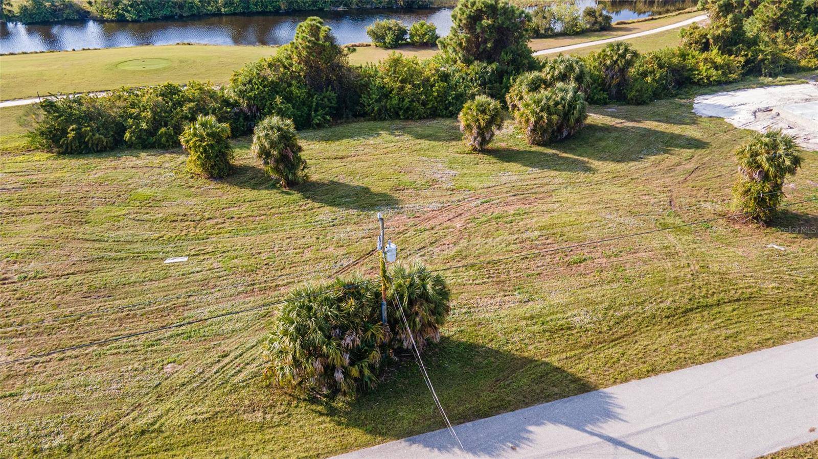 Rotonda West, FL 33947,32 PINE VALLEY PL