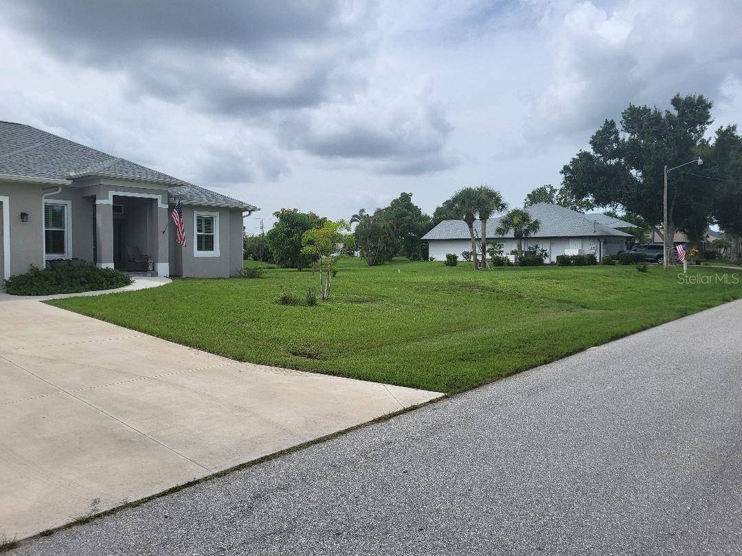 Rotonda West, FL 33947,48 LONG MEADOW LN