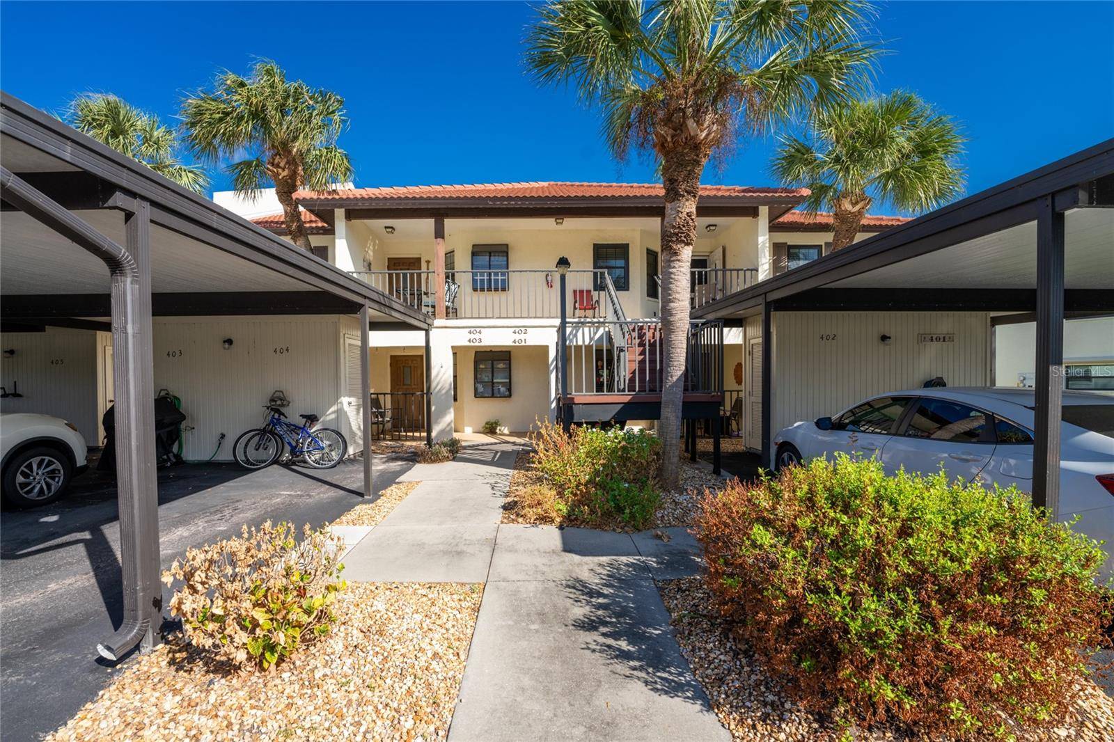 Englewood, FL 34223,404 PINE HOLLOW CIR #404