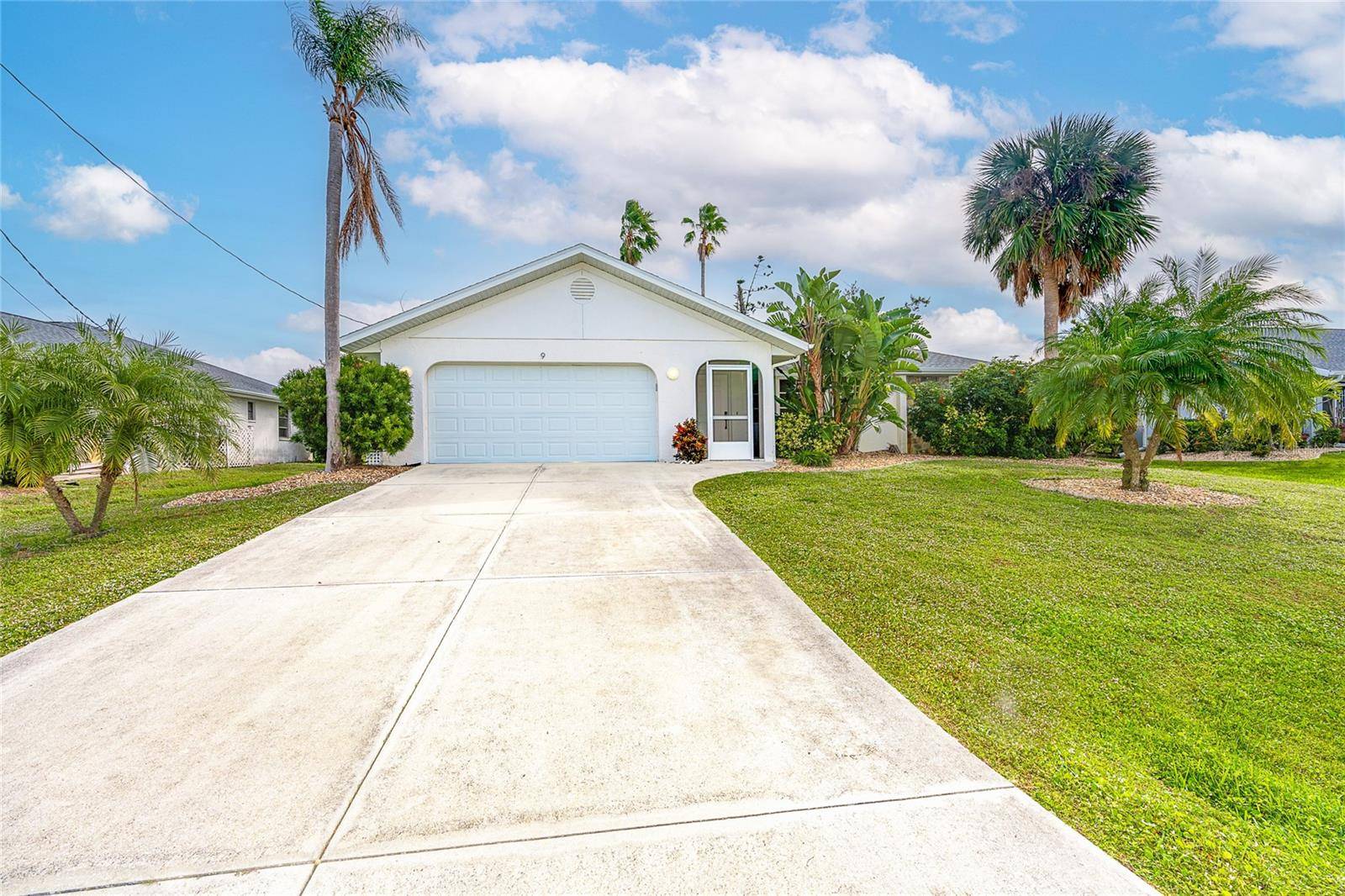 Rotonda West, FL 33947,9 BUNKER CT