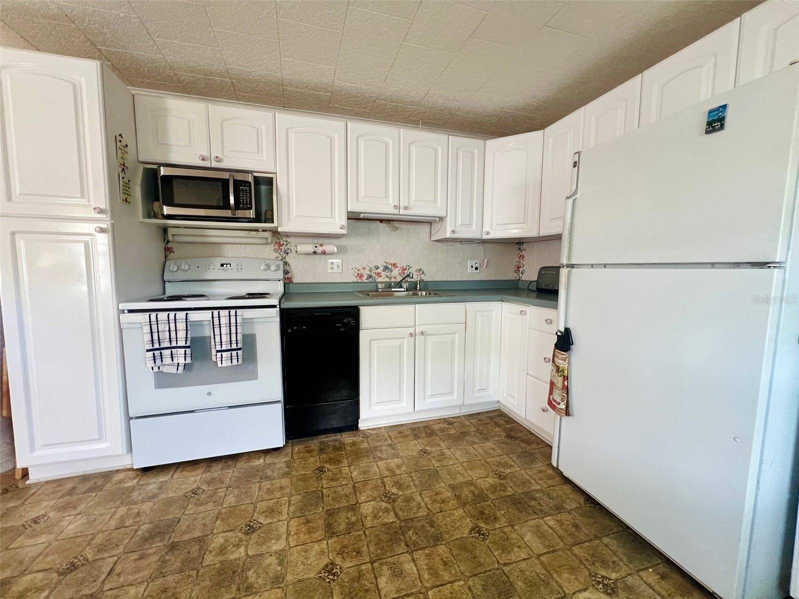 Englewood, FL 34223,1891 ENGLEWOOD RD #60