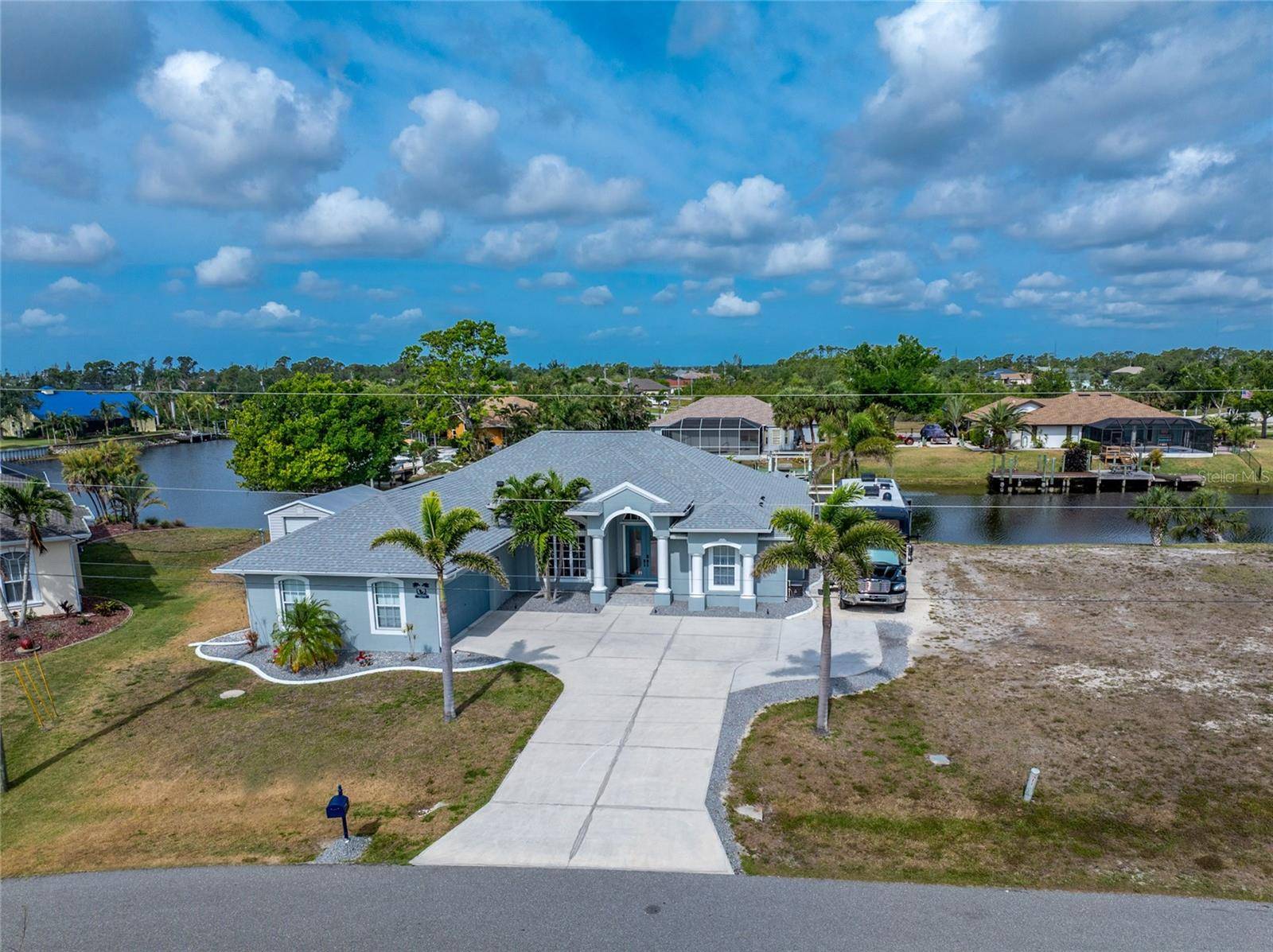 Port Charlotte, FL 33981,15674 APPLEWHITE CIR