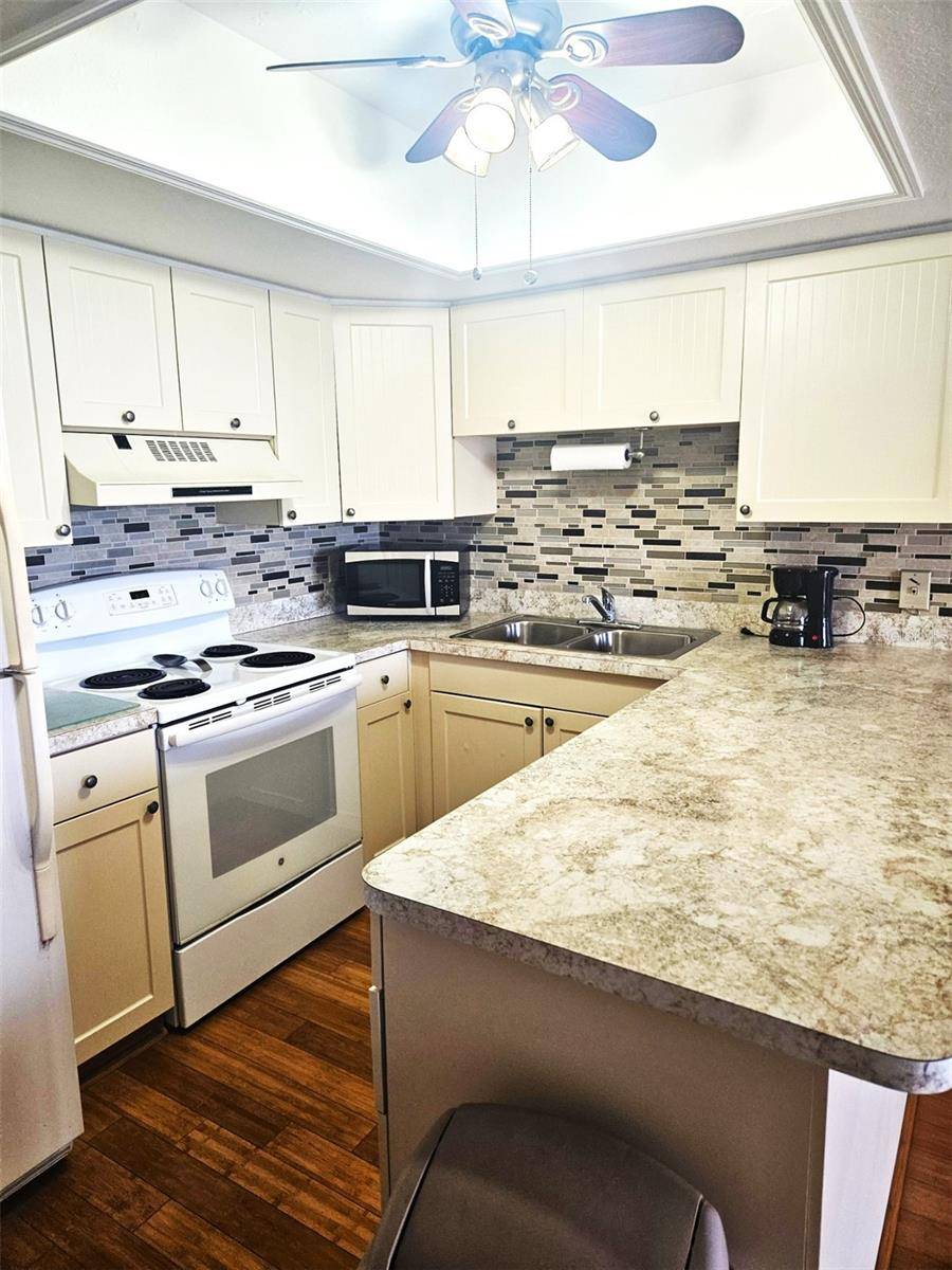Port Charlotte, FL 33953,4410 WARREN AVE #206
