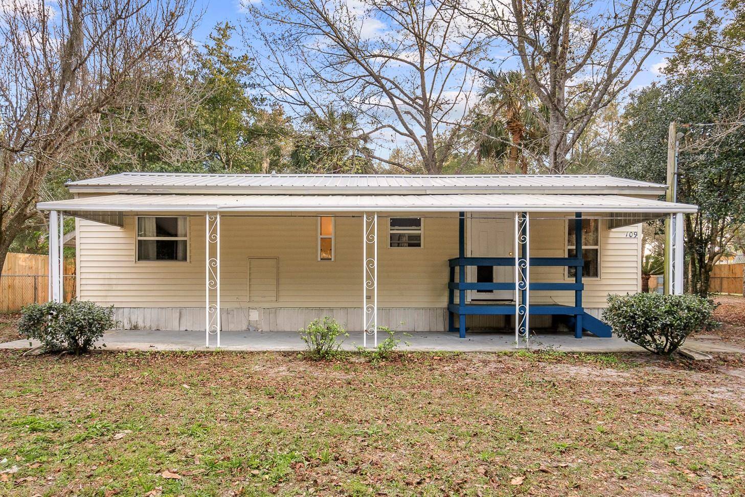 Satsuma, FL 32189,109 BARTER DR