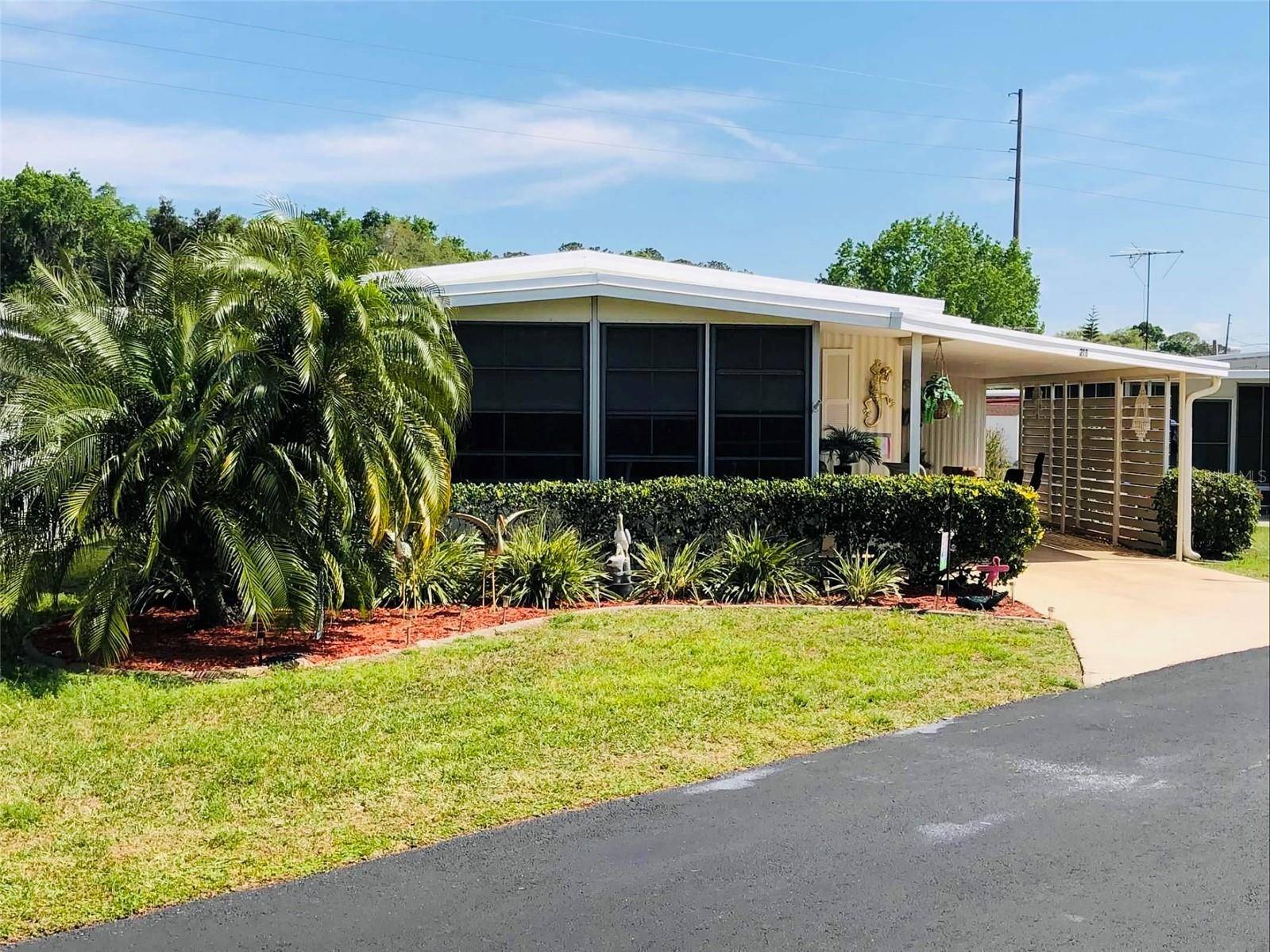Tavares, FL 32778,215 RUE DE PARESSE