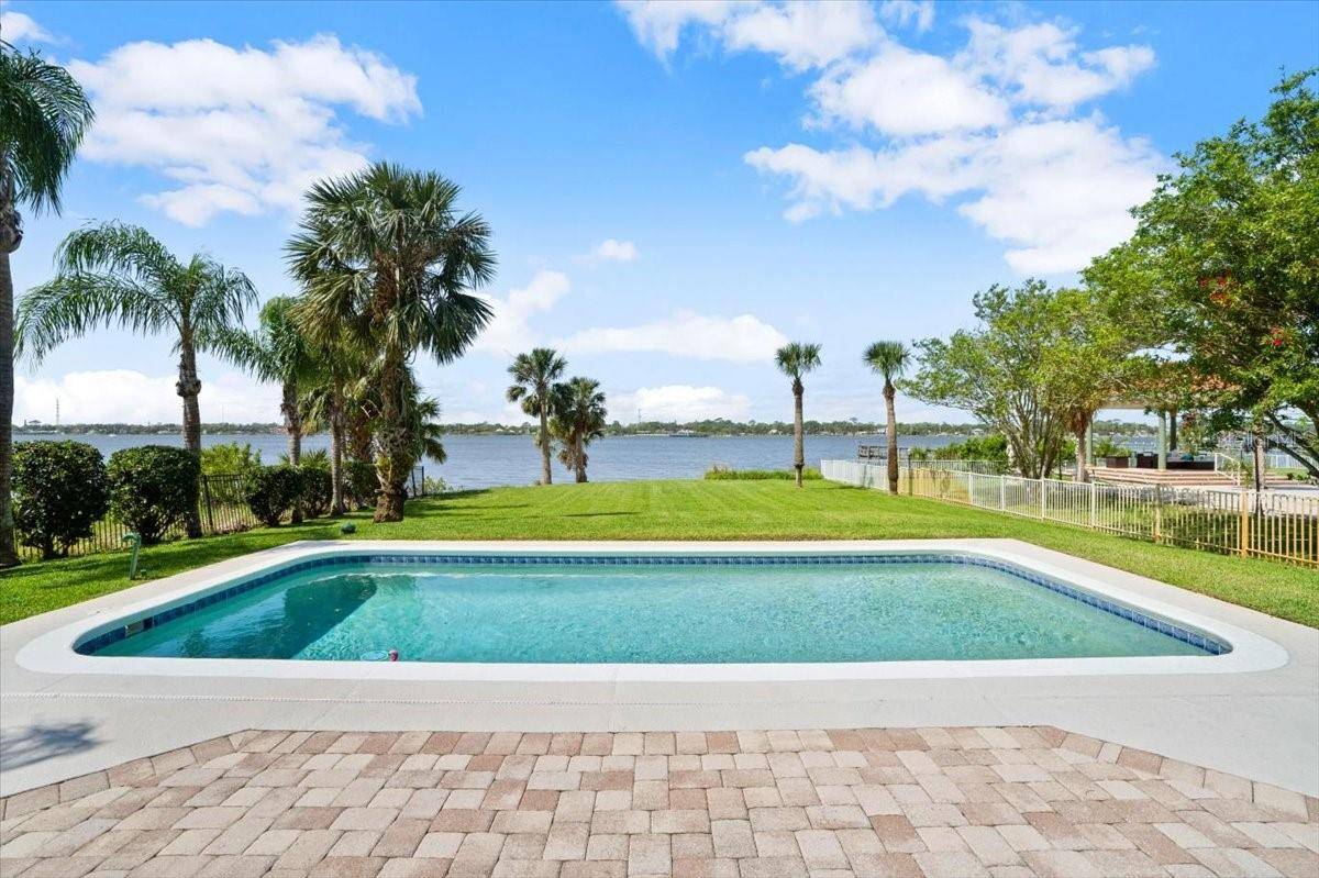 Daytona Beach, FL 32118,1517 N HALIFAX AVE