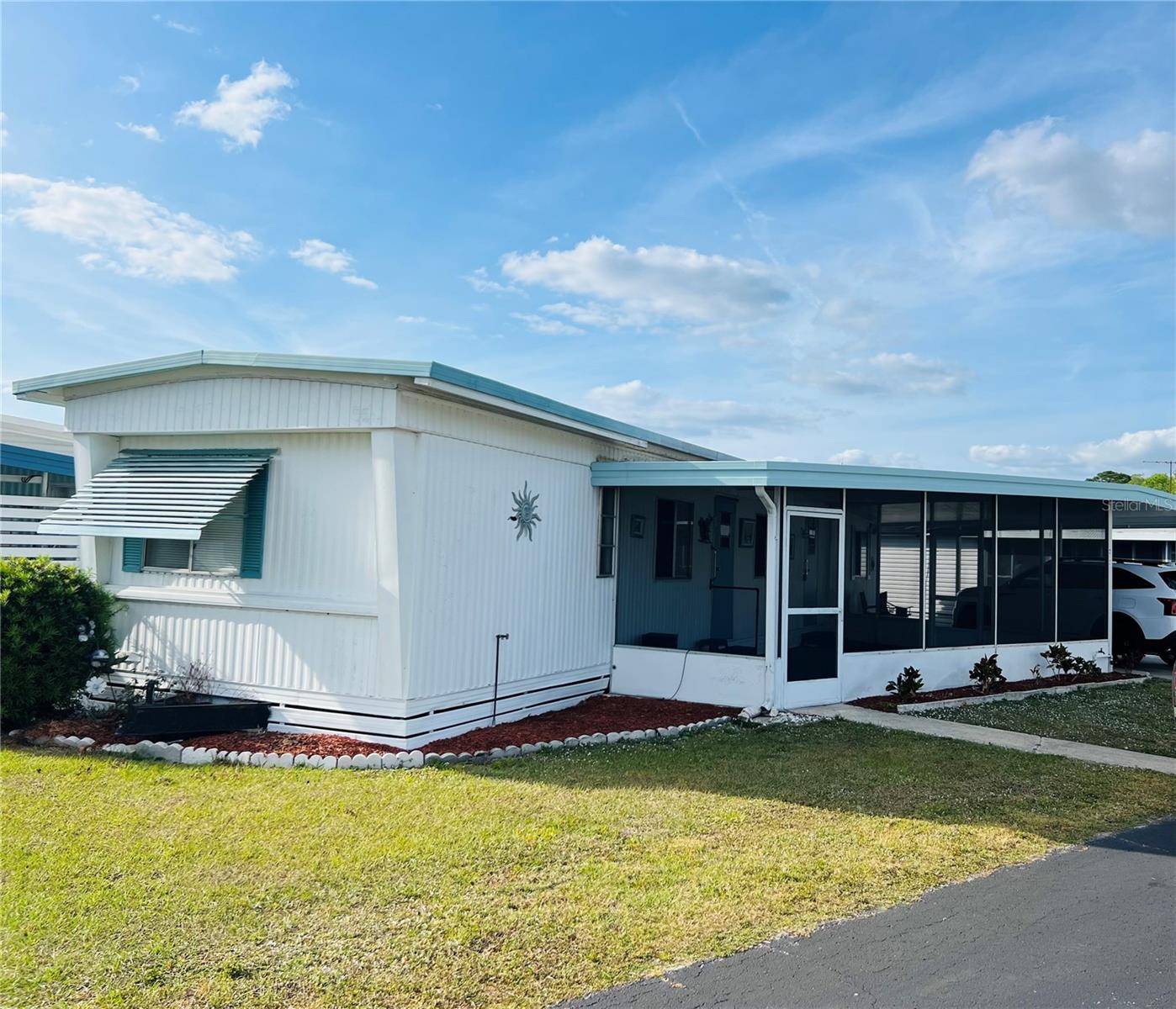 Tavares, FL 32778,212 RUE DE PONT