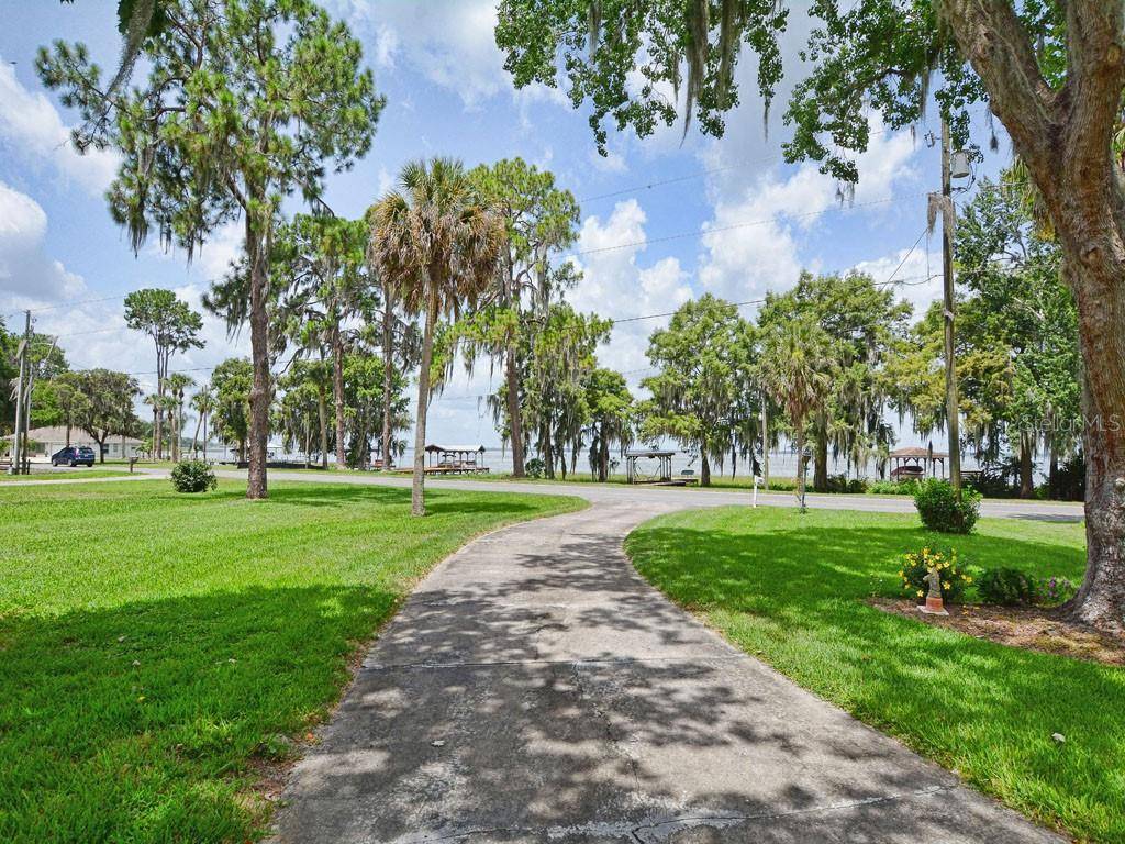 Eustis, FL 32726,709 LAKESHORE DR