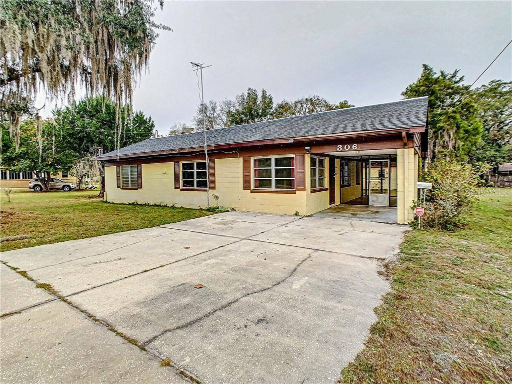 Fruitland Park, FL 34731,306 E PALM ST