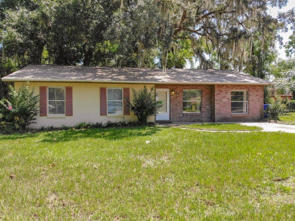 Tavares, FL 32778,881 CEDAR CIR