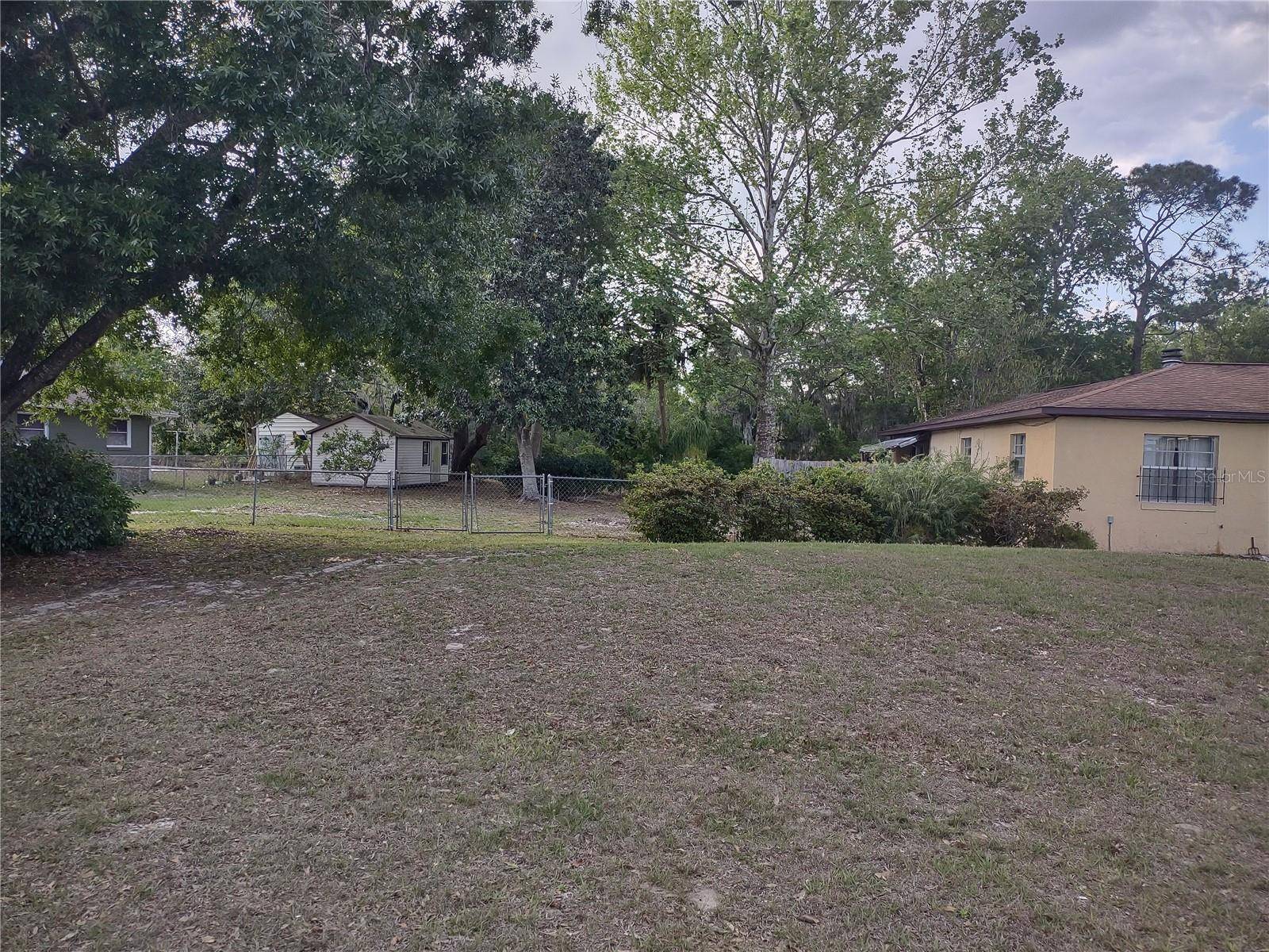 Tavares, FL 32778,28009 LOIS DR