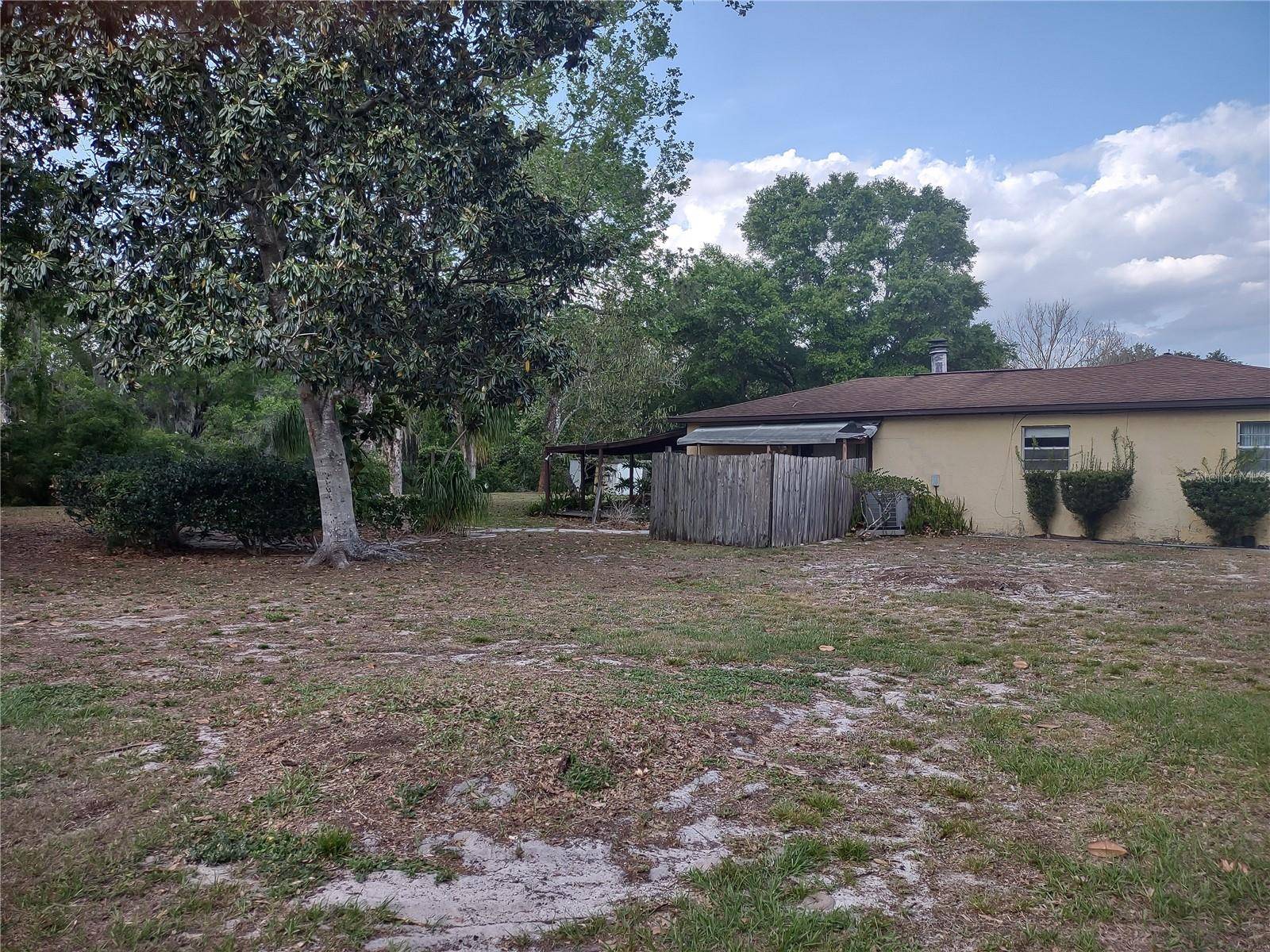 Tavares, FL 32778,28009 LOIS DR