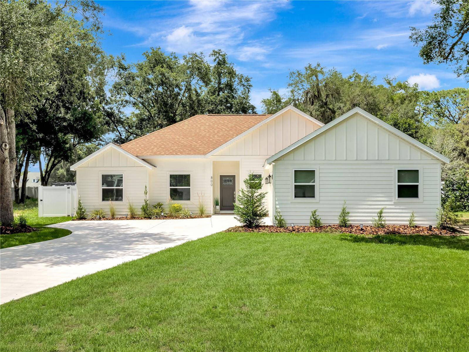 Fruitland Park, FL 34731,800 DEEP WOOD CT