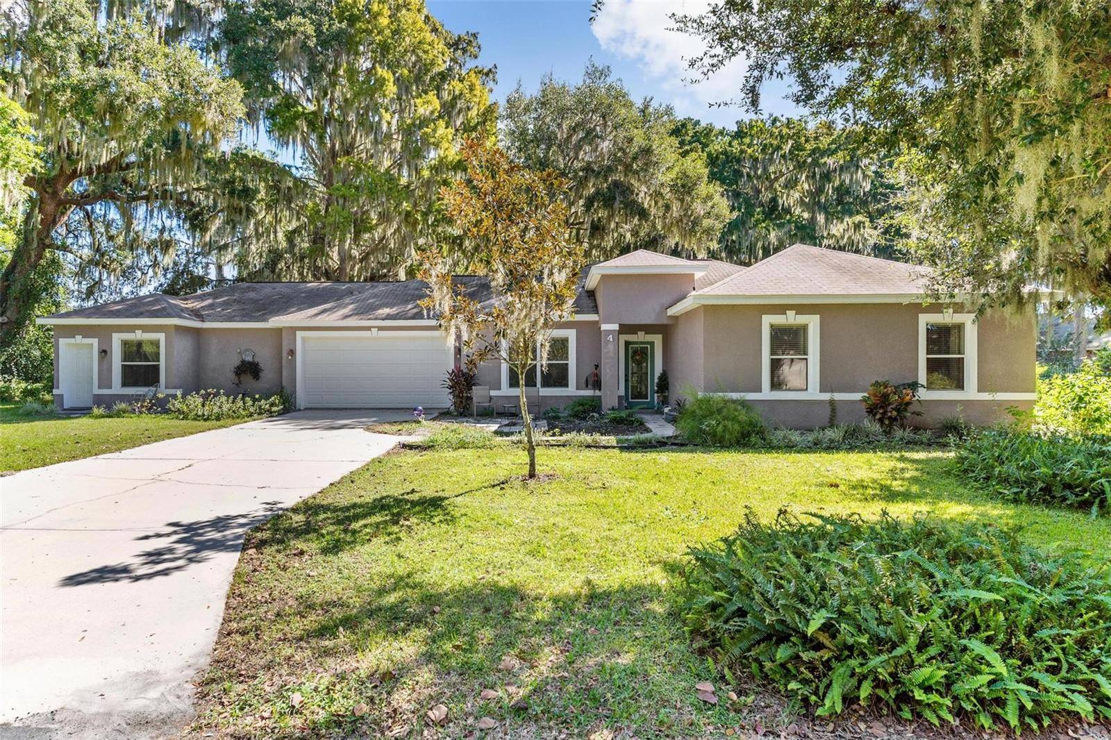 Eustis, FL 32726,4 CYPRESS DR