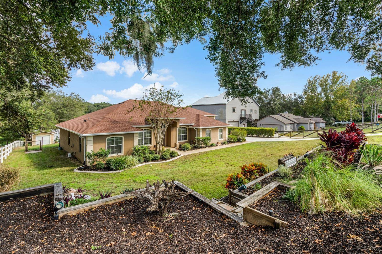 Clermont, FL 34711,10120 LAKESHORE DR