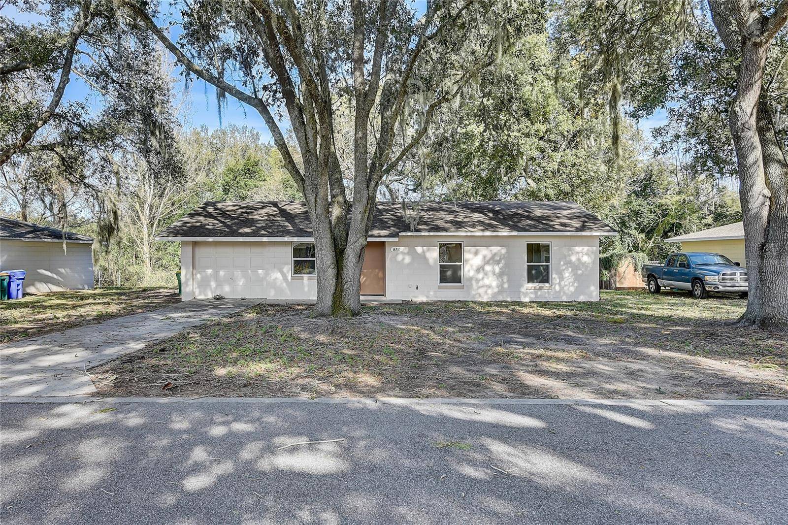 Tavares, FL 32778,850 CEDAR CIR