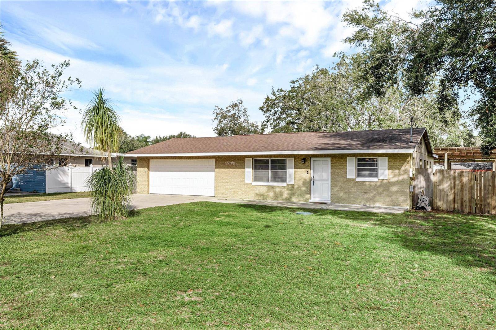 Fruitland Park, FL 34731,5233 FREDRICK RD