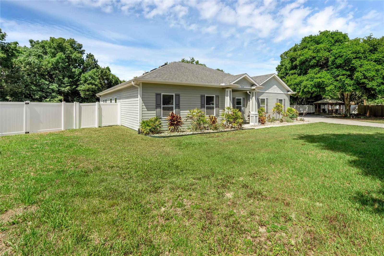 Fruitland Park, FL 34731,819 DEEP WOOD CT