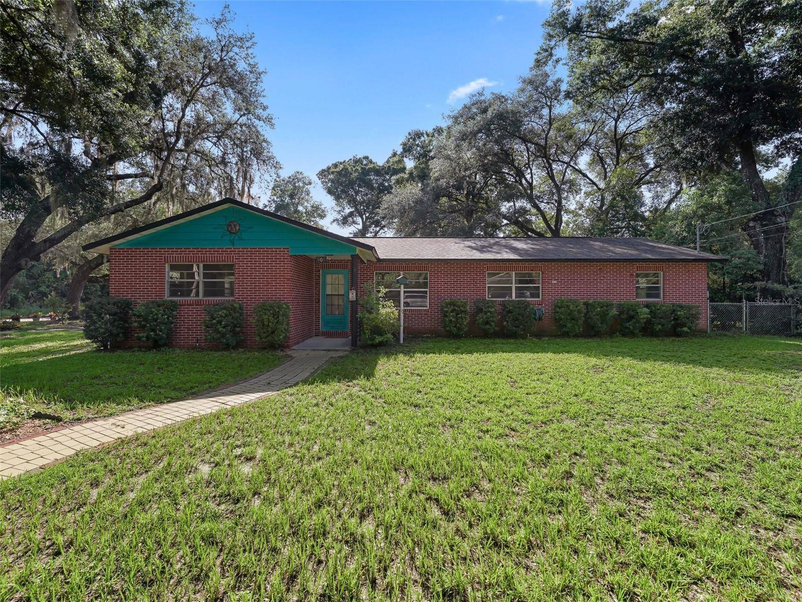 Fruitland Park, FL 34731,907 ELM AVE