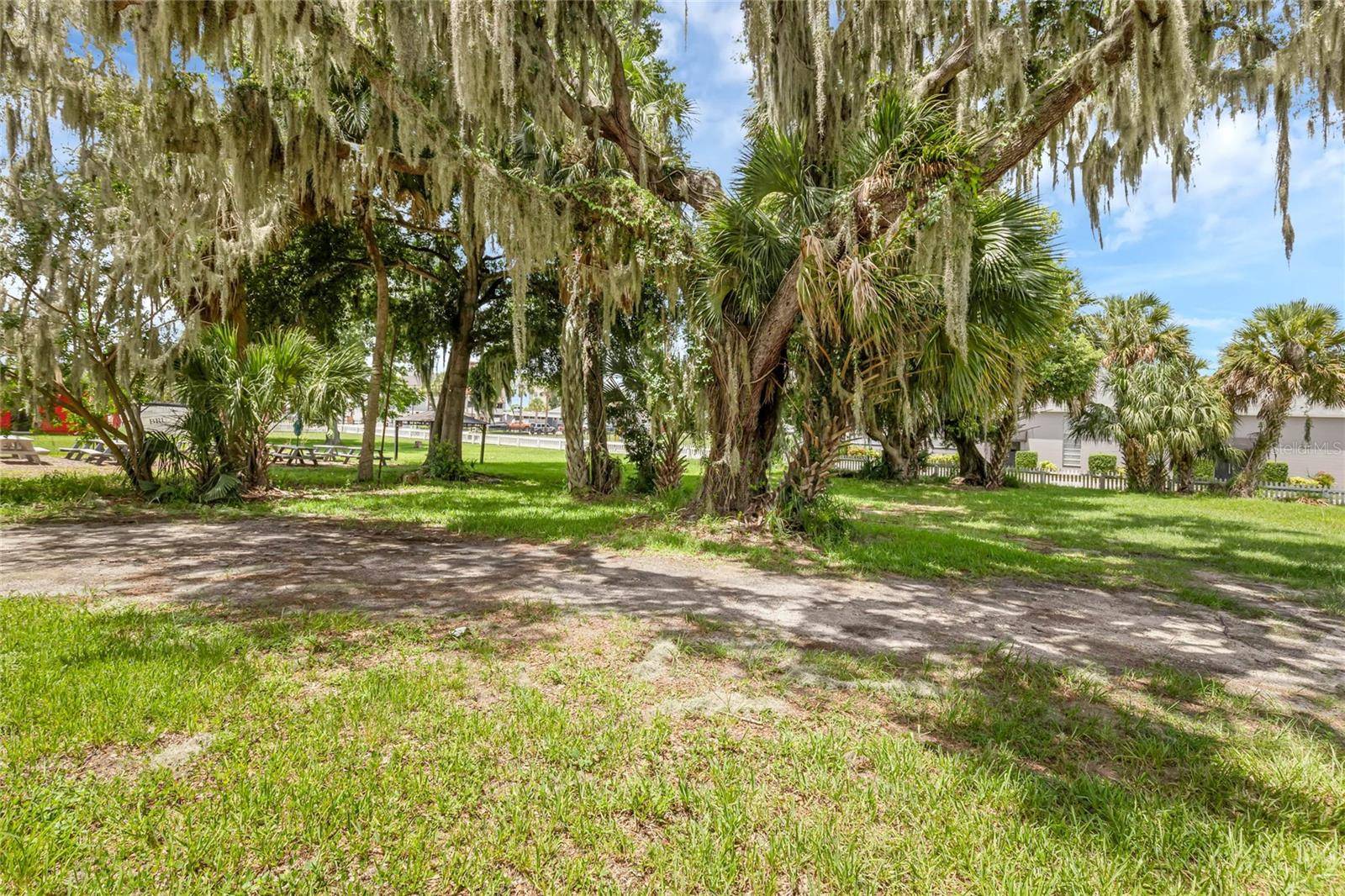 Tavares, FL 32778,E MAUD ST
