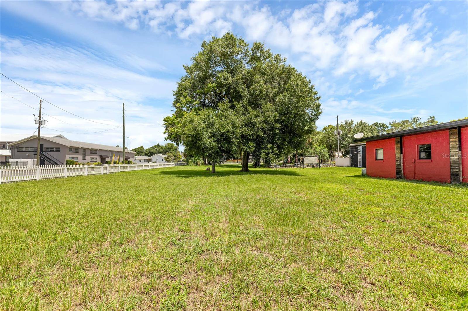 Tavares, FL 32778,E MAIN ST