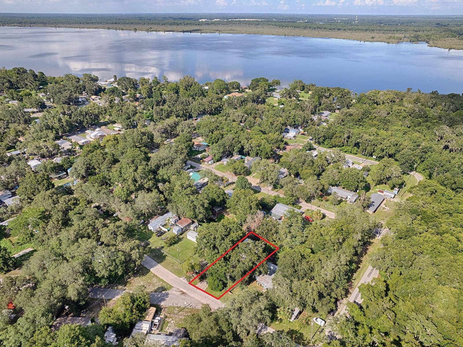 Lake Panasoffkee, FL 33538,853 CR 484