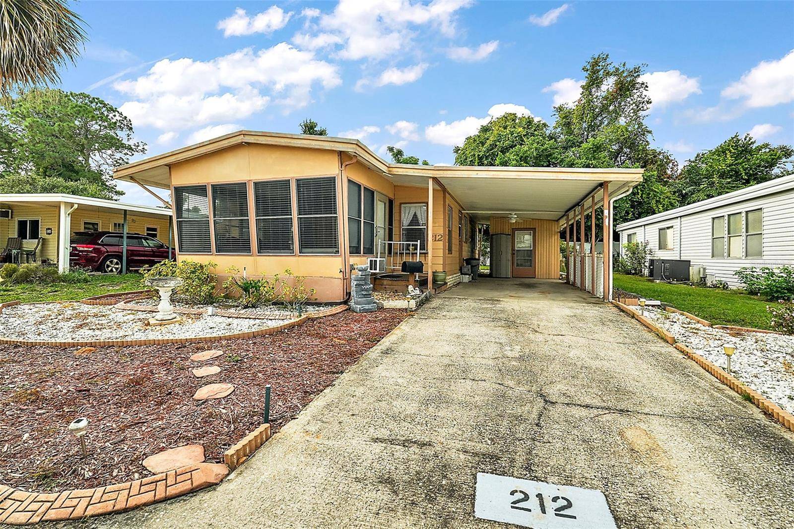Leesburg, FL 34788,212 PARADISE S